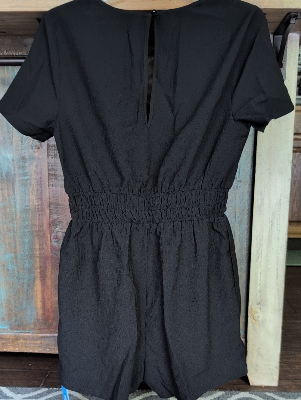 NWT Cupshe Black Crepe Short Sleeve V-Neck Romper w/ Pockets - Women's Medium - Picture 4 of 9